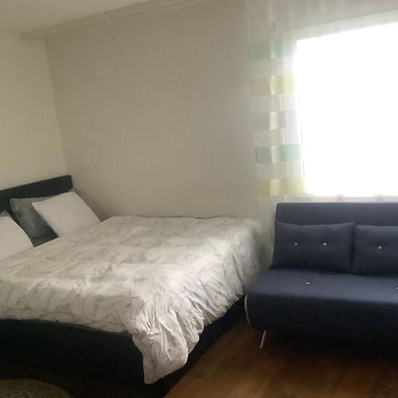 Chambre Spacieuse Et Confortable Avec Ecran Plat Oetwil an Der Limmat Exterior photo